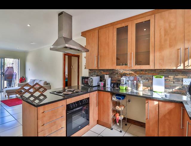 2 BEDROOM TOWNHOUSE RENTED IN WALMER HEIGHTS